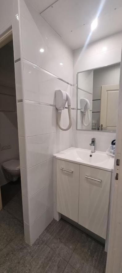 One Bedroom Andre Apartment